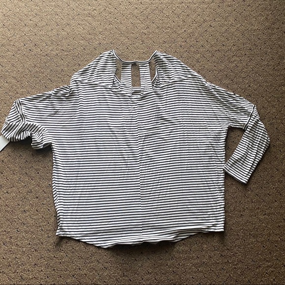 NWT Black&White Stripes Top - Picture 7 of 9